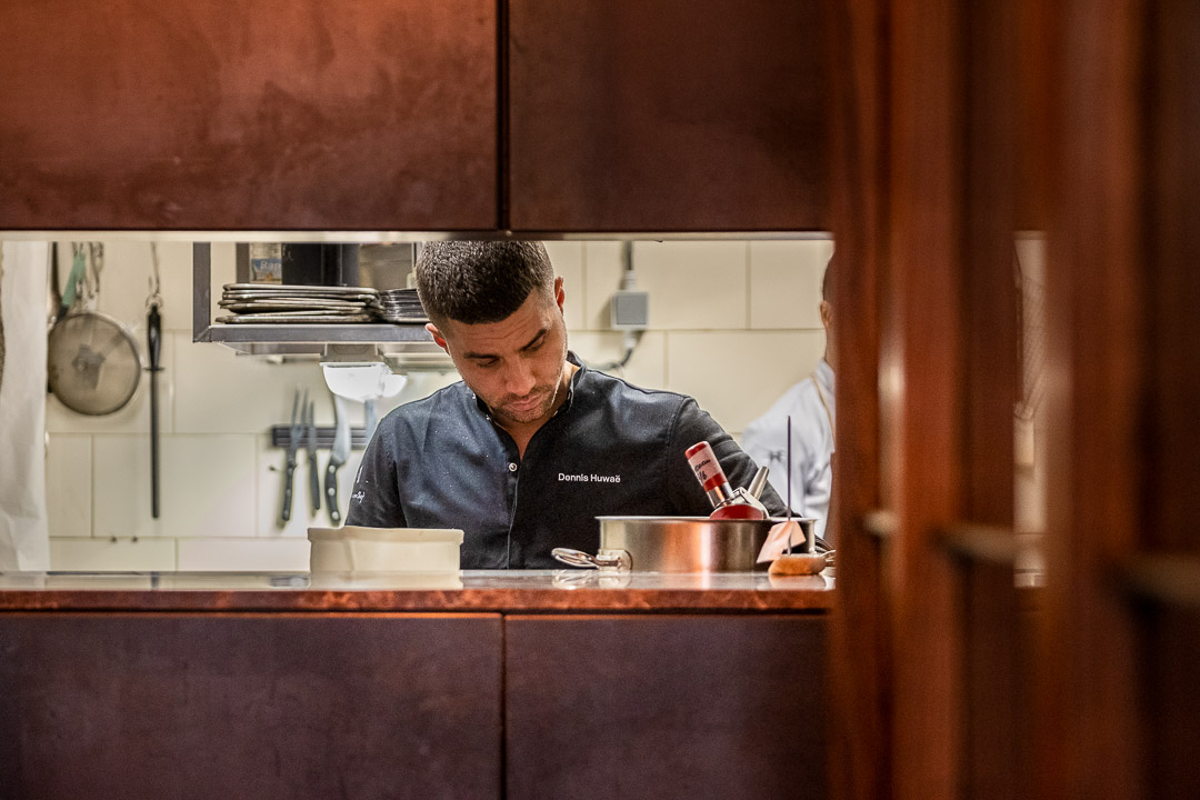 Dennis Huwaë working in the kitchen at Restaurant Daalder in Amsterdam