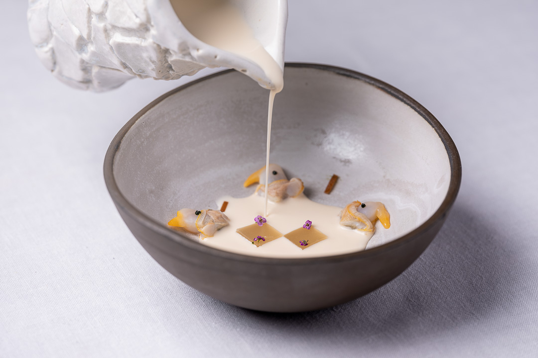 Aponiente by Hungry for More. Gazpachuelo berberecho, cockles and Andalusian cold soup. Front action view 01.
