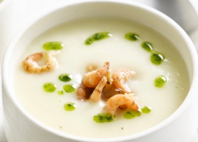 Recipe: Asparagus soup with Dutch shrimps by Chef Soenil Bahadoer of restaurant De Lindehof