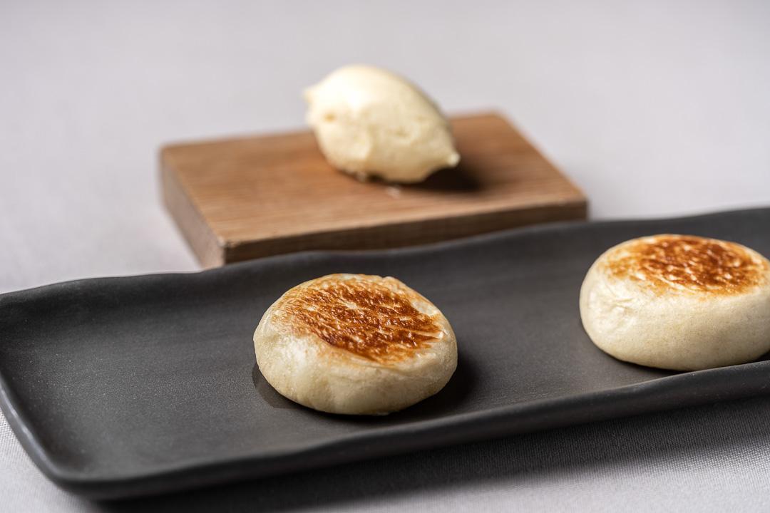 Aloreña olive ‘butter’ with steamed ‘mollete’ rolls