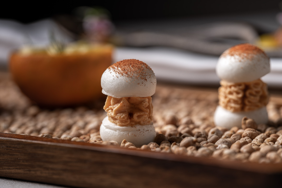 A salty meringue macaron with lactic cheese from Coin and a cream of grilled peppers